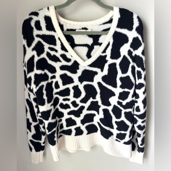 Ann Taylor LOFT Black White Giraffe Animal Print Sweater | Size S | Worn Once - Picture 4 of 7